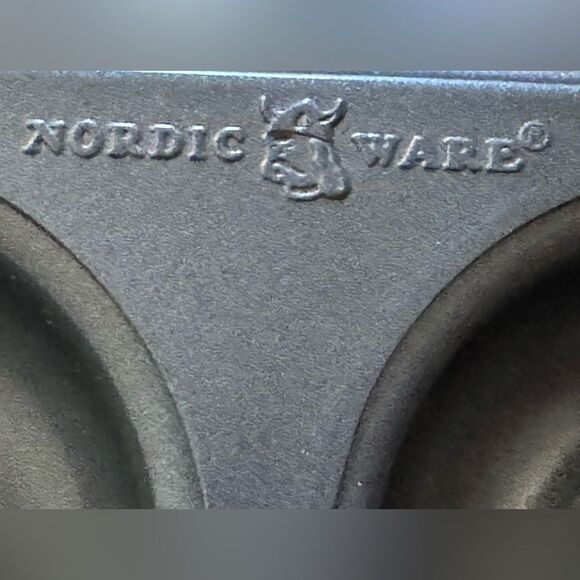 Nordic Ware Non Stick Mini Donut Pan. Kitchen Bakeware. 6 Donuts. NWOT. - Picture 3 of 7